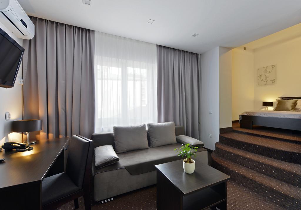 Hotel Capitol Biała Podlaska Exteriör bild