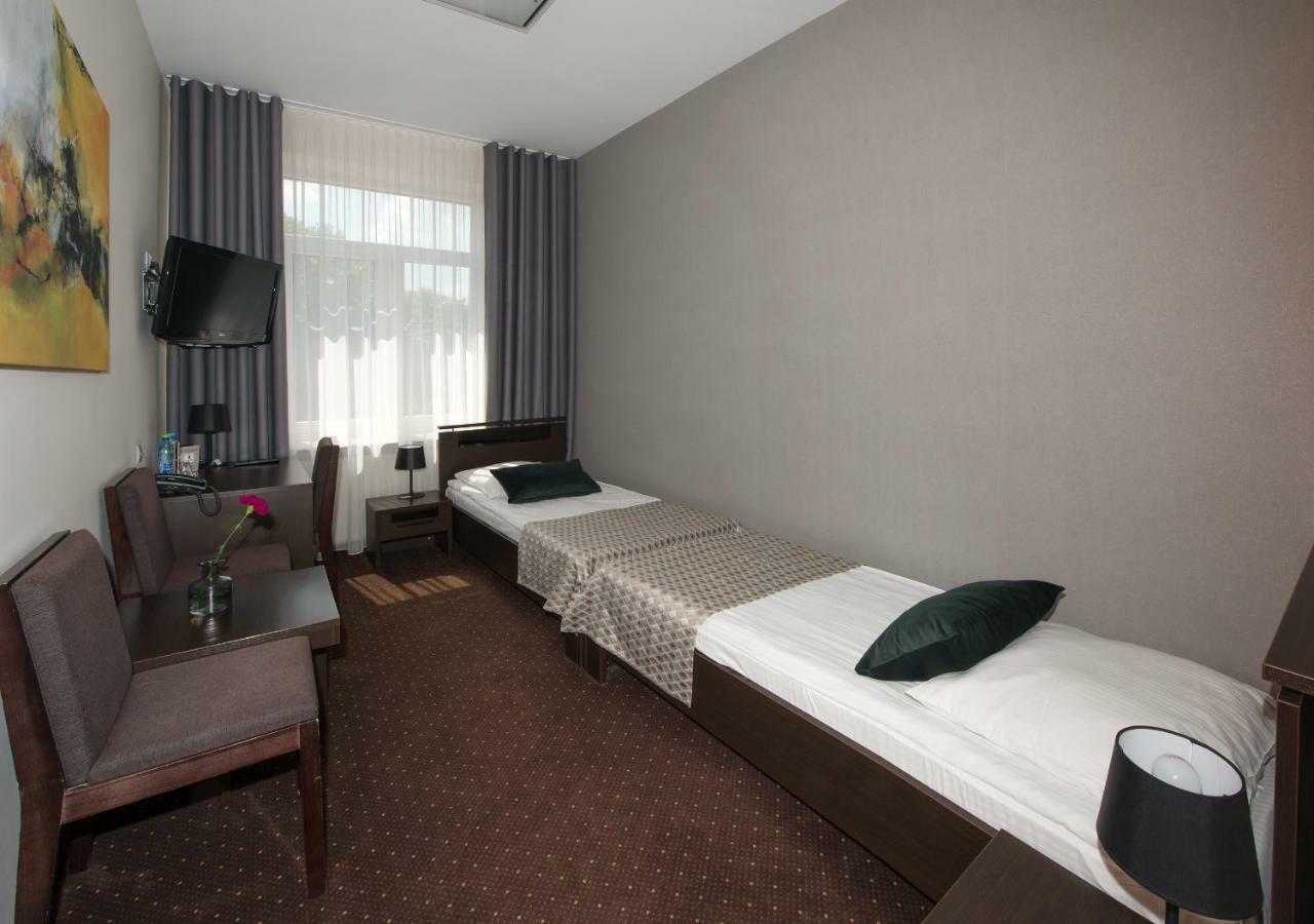 Hotel Capitol Biała Podlaska Exteriör bild