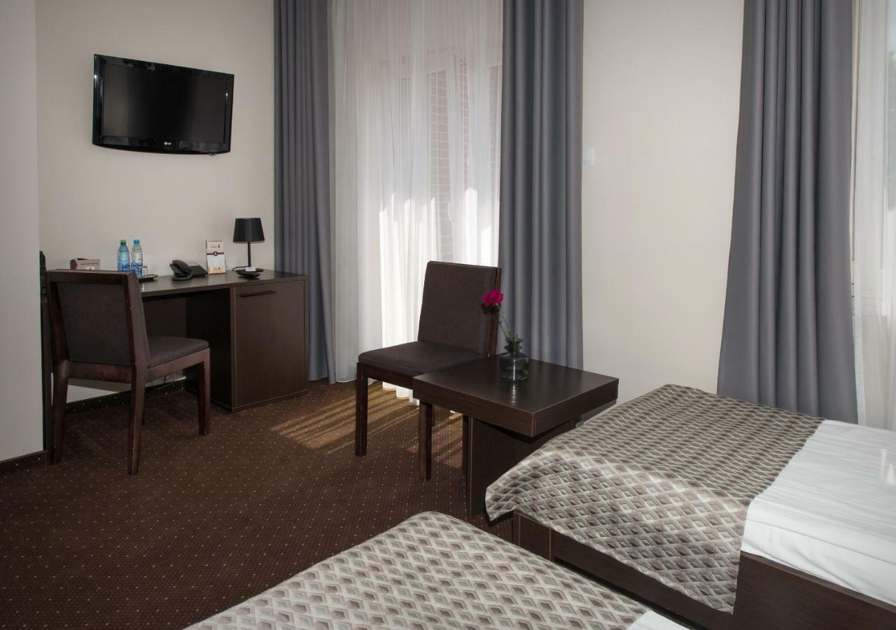 Hotel Capitol Biała Podlaska Exteriör bild
