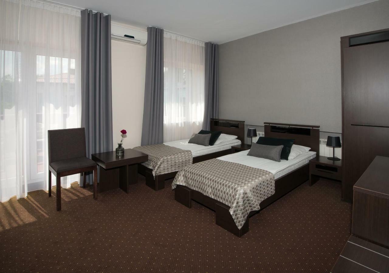Hotel Capitol Biała Podlaska Exteriör bild