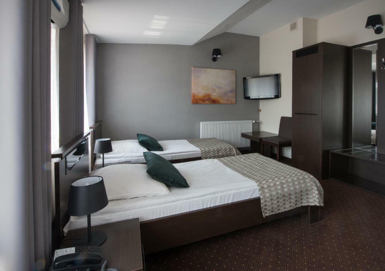 Hotel Capitol Biała Podlaska Exteriör bild