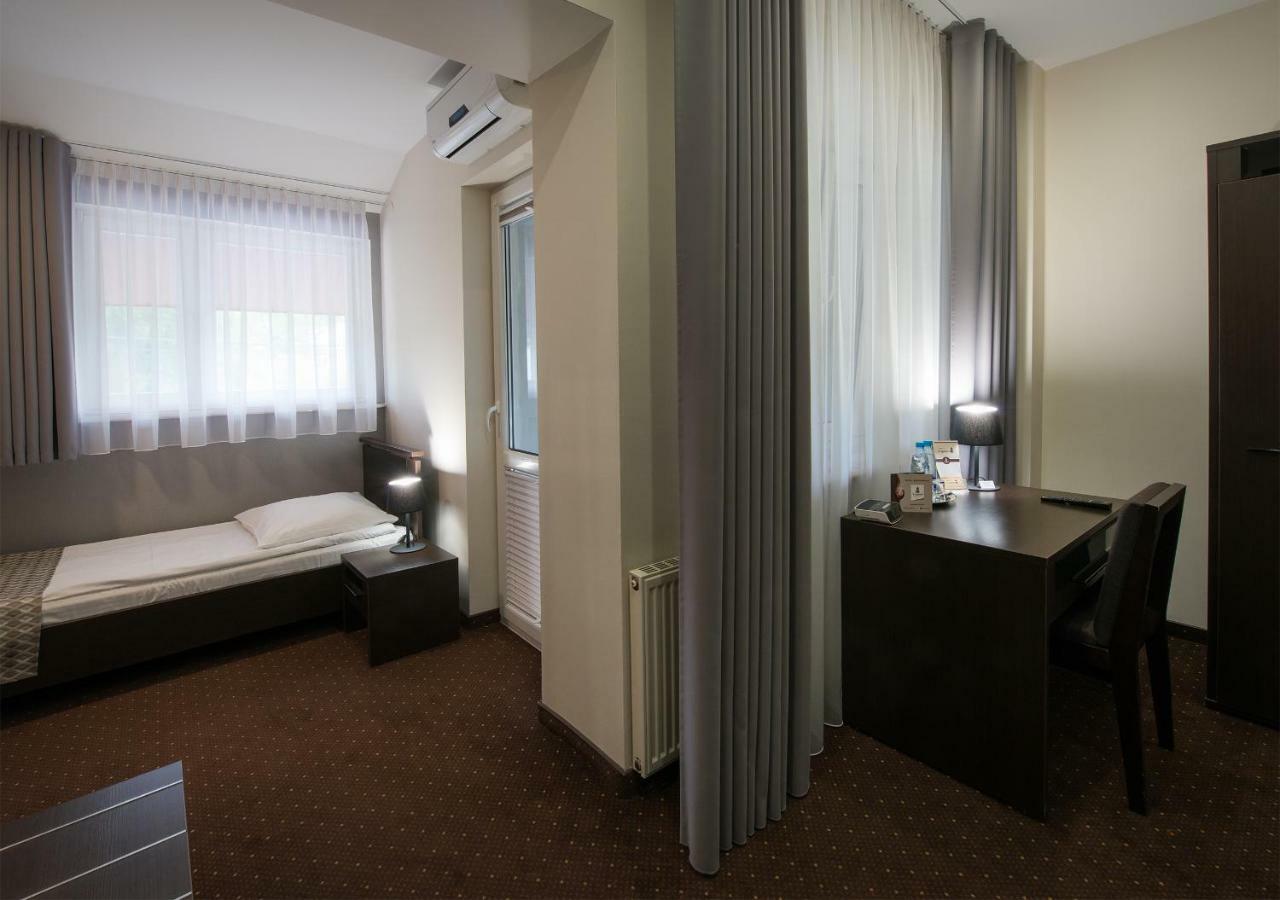 Hotel Capitol Biała Podlaska Exteriör bild
