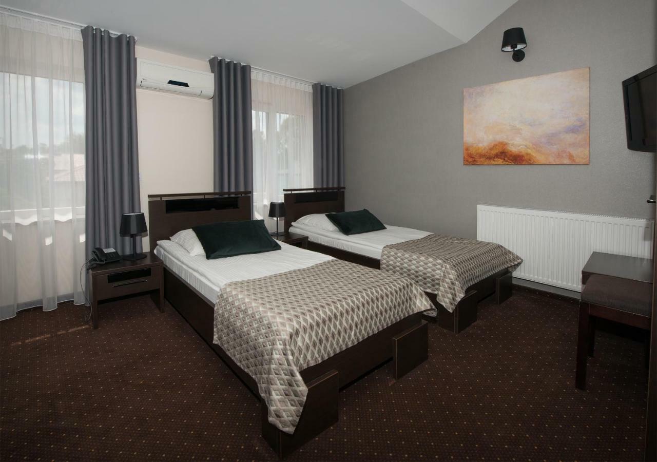 Hotel Capitol Biała Podlaska Exteriör bild