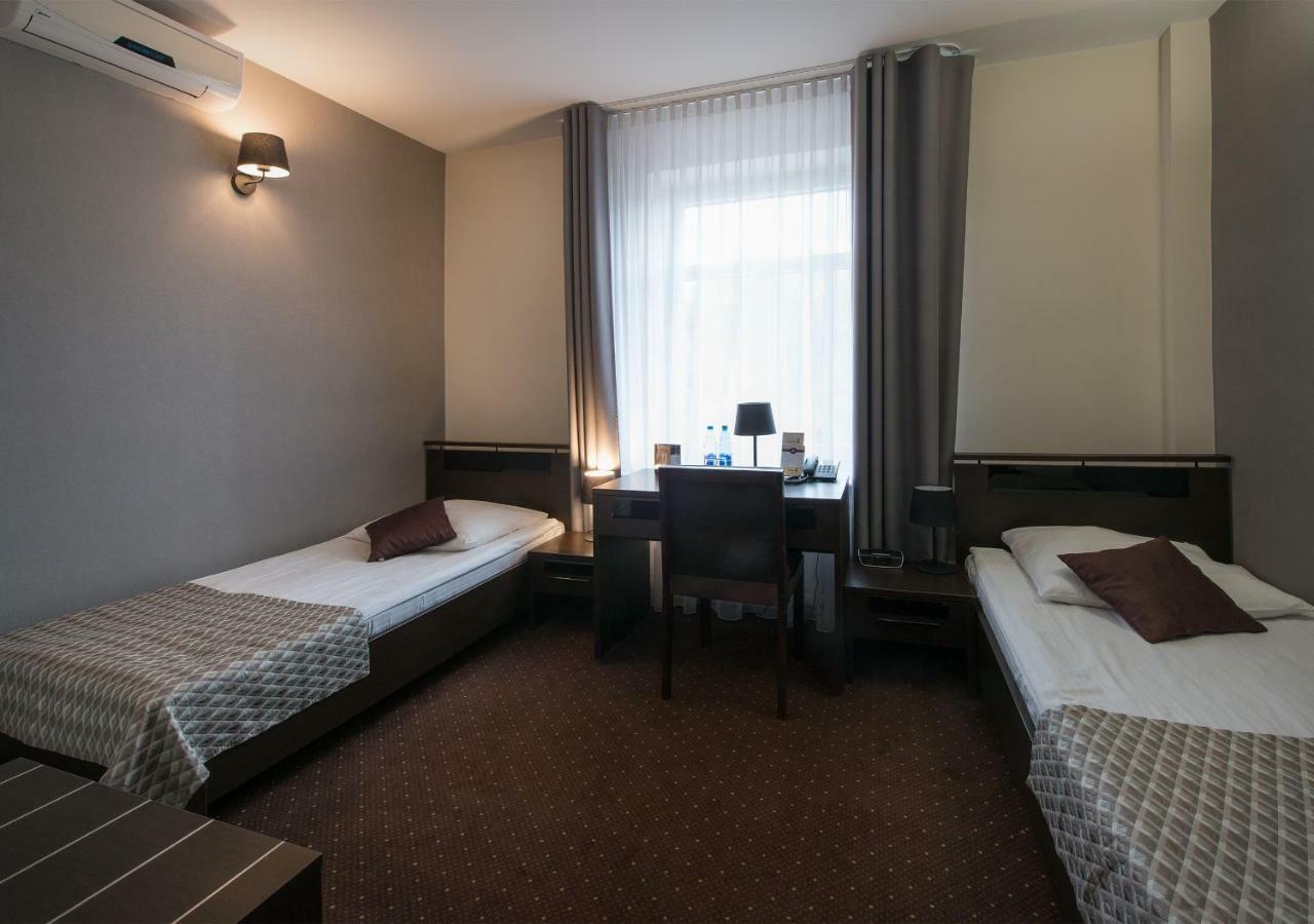 Hotel Capitol Biała Podlaska Exteriör bild